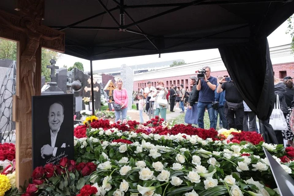 В Москве госпитализировали мужчину, осквернившего могилу Александра Маслякова