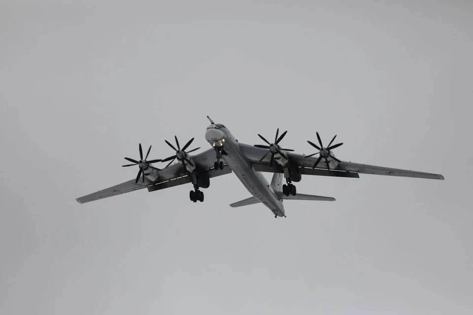 Два ракетоносца Ту-95МС совершили плановый полет неподалеку от побережья Аляски