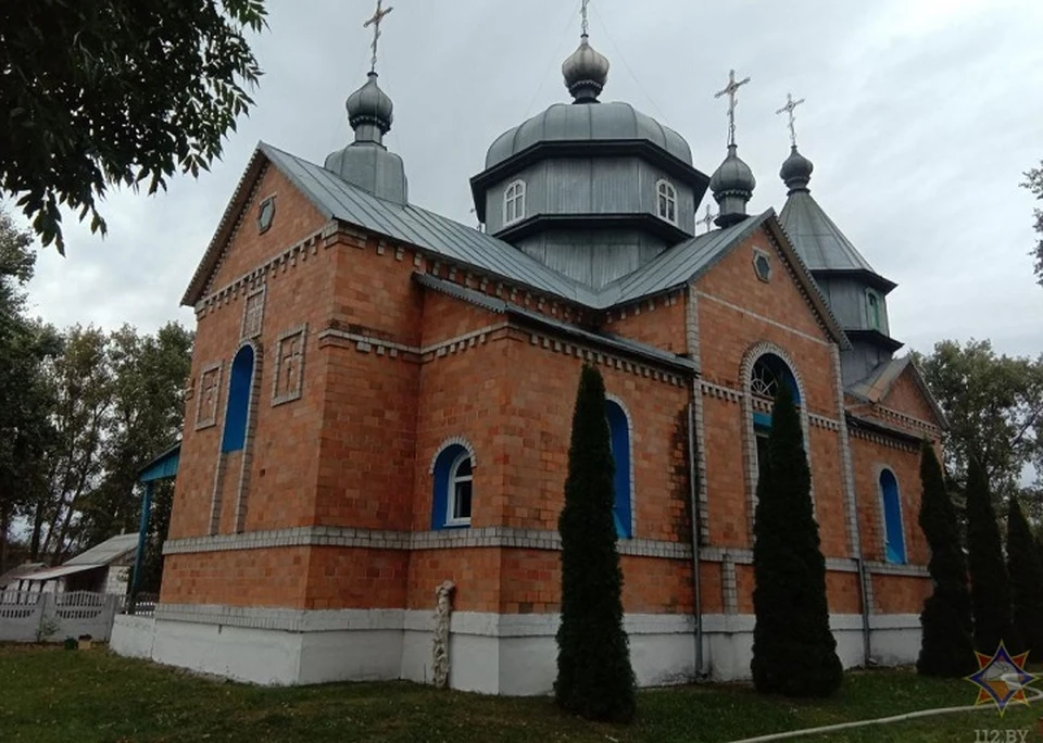 Спасатели ликвидировали возгорание церкви в Столинском районе. Фото: МЧС.