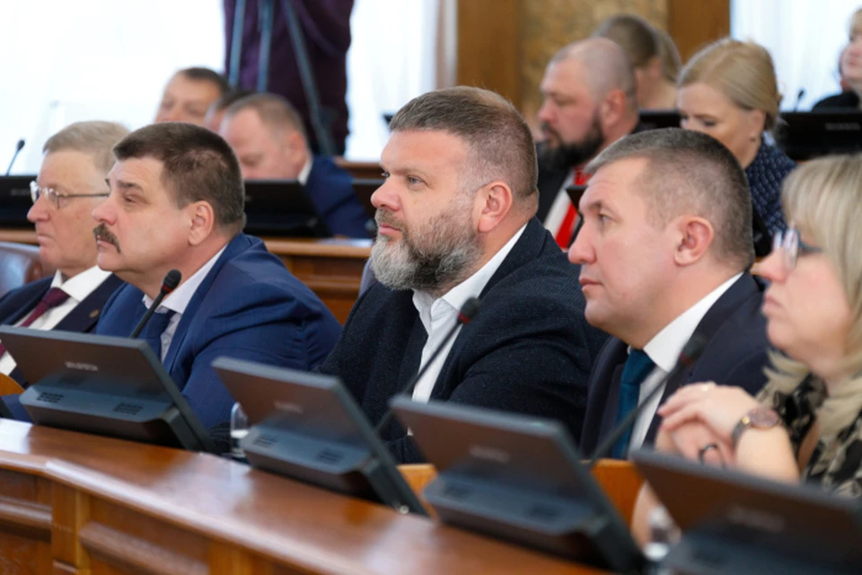 Ни одно заседание областного парламента не проходит без рассмотрения социальных инициатив. Фото: zs74.ru.