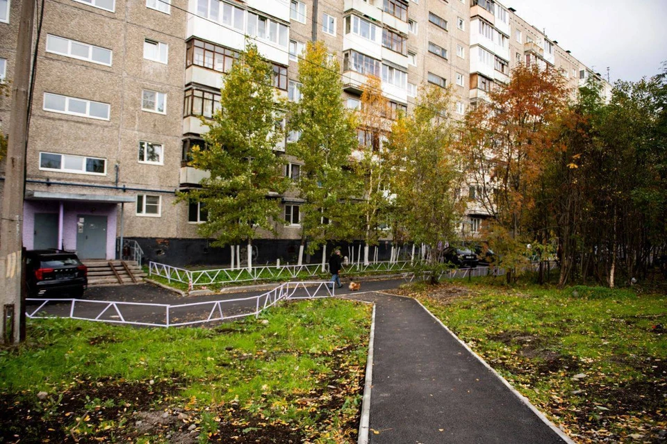 Осталось обновить асфальт еще в пяти дворах. Фото: Правительство Мурманской области