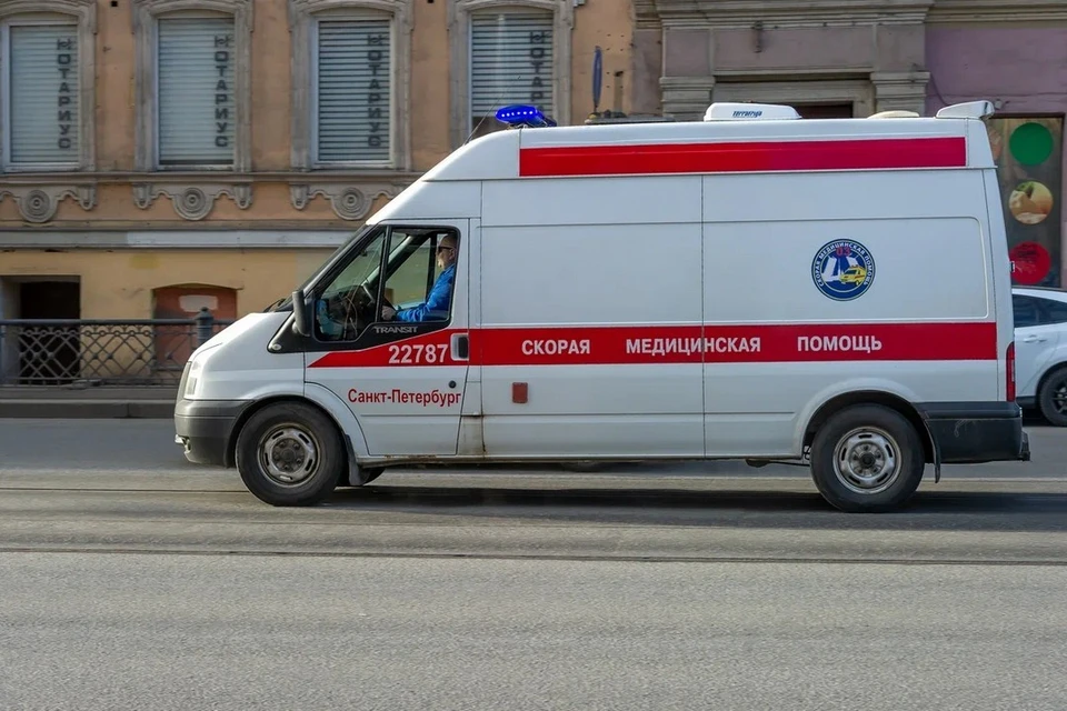 Двухлетний мальчик попал в больницу в Петербурге из-за усердного лечения насморка.