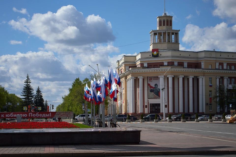 В здании мэрии Кемерова обновят кровлю. Фото - соцсети.