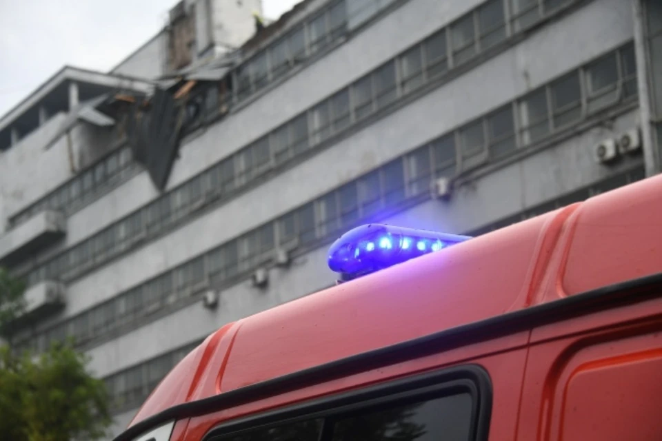 Новосибирские спасатели помогли зажатым в машине из-за ДТП людям