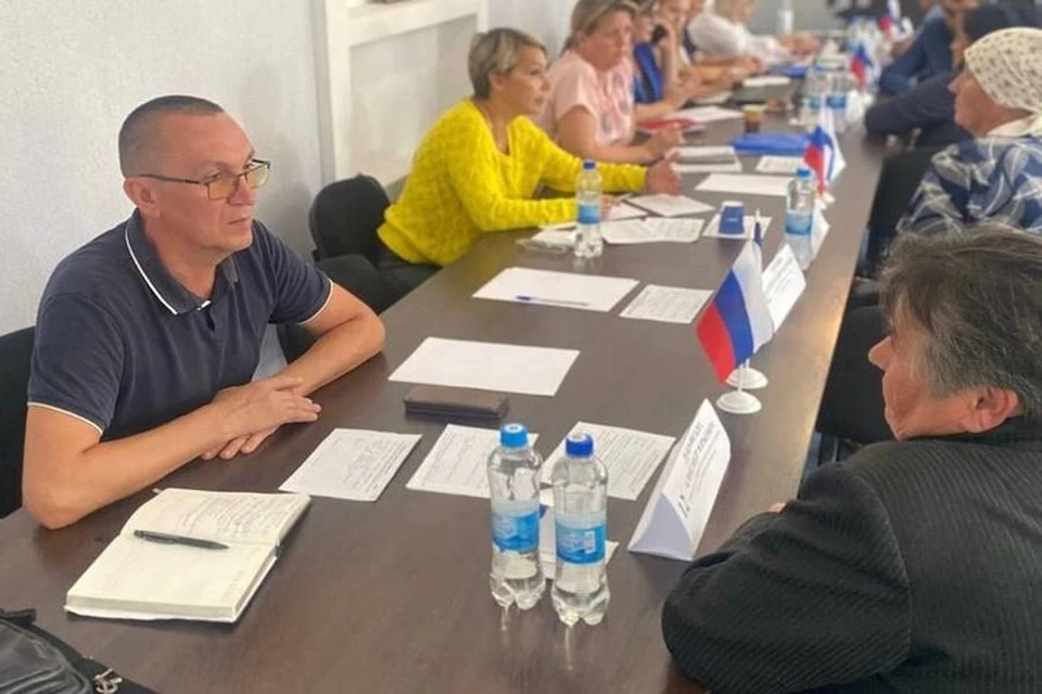 В мобильную приемную губернатора Сальдо можно обратиться с любым вопросом. Фото: тг-канал Владимира Сальдо