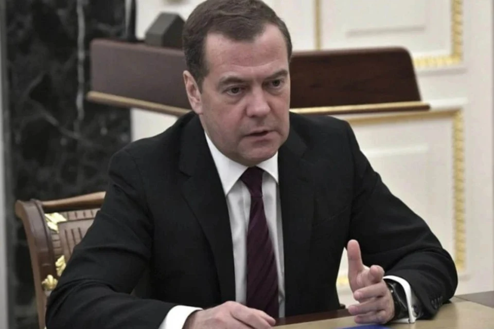 Медведев: Киев пытается создать грязную бомбу и имеет для этого все возможности