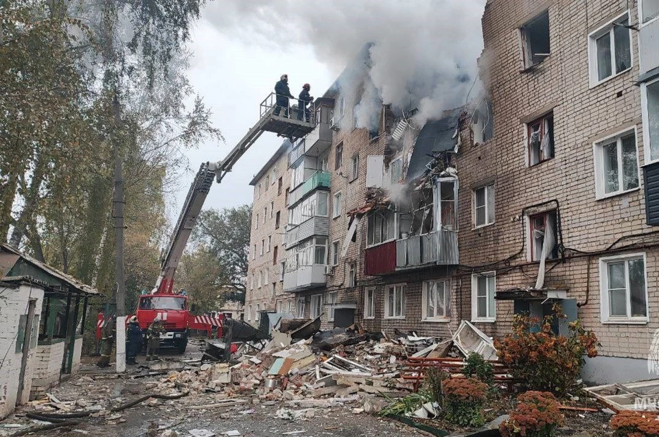 В результате ЧП погибли три человека. Судьба еще двоих жильцов пока неизвестна.