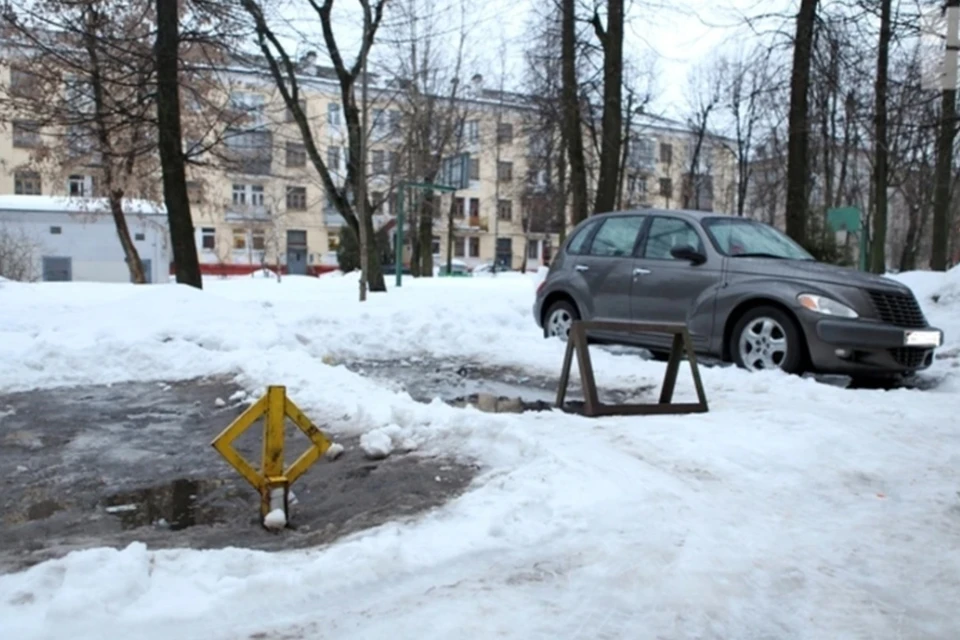 «Известия»: Минстрой хочет ввести гибкое число парковок у жилых домов