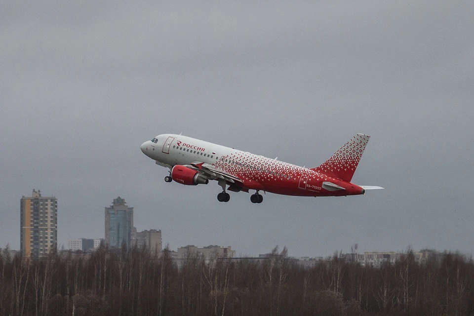 Борт совершил вынужденную посадку в московском аэропорту Шереметьево.