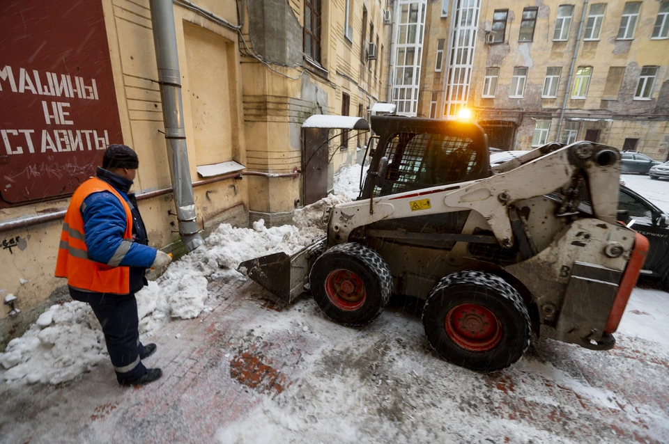 За четыре часа уборки снега студент заработает одну тысячу рублей.