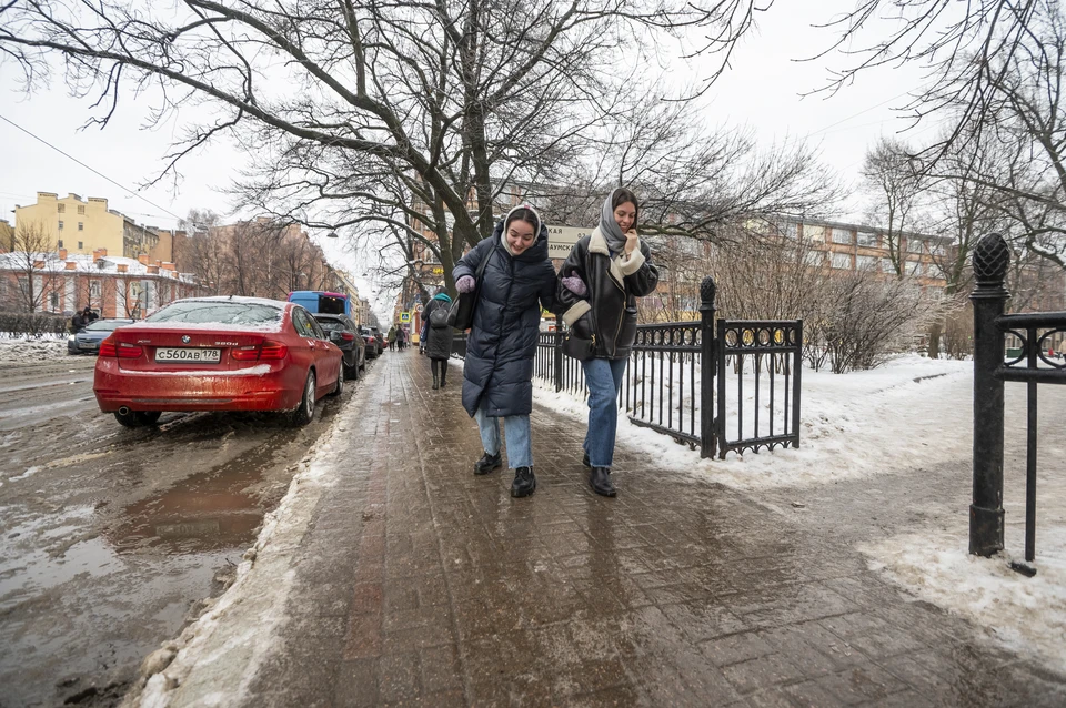 Гололед атакует. За 3 и 4 ноября в Петербурге и Ленобласти появились первые жертвы падений.