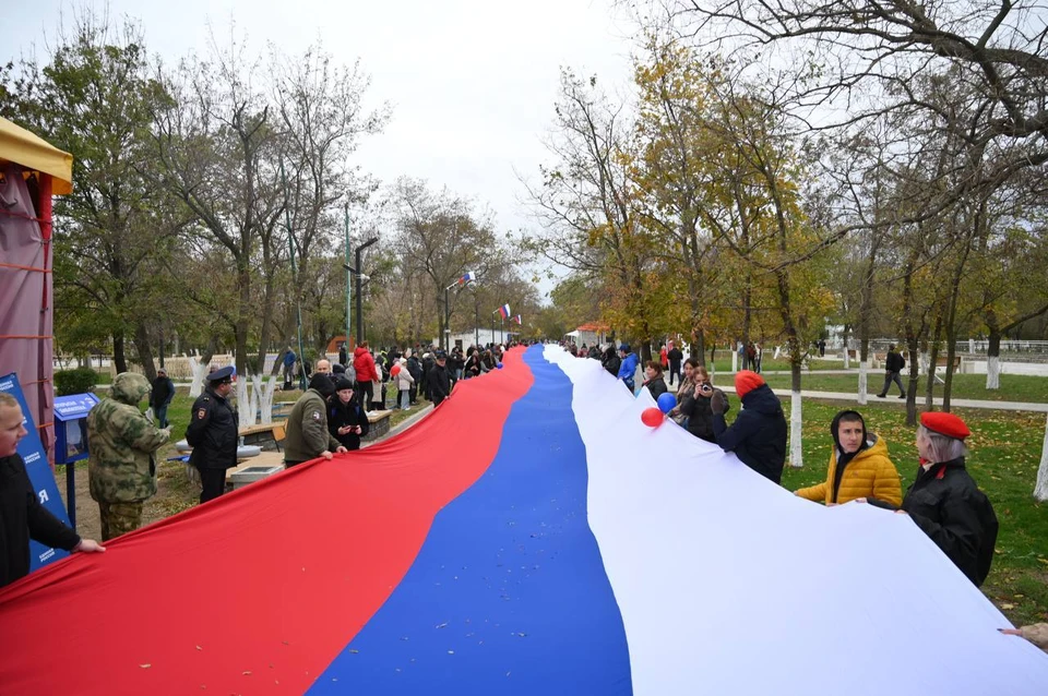 В Геническе ярко отмечают День народного единства. ФОТО: ТГ-канал Владимира Сальдо.