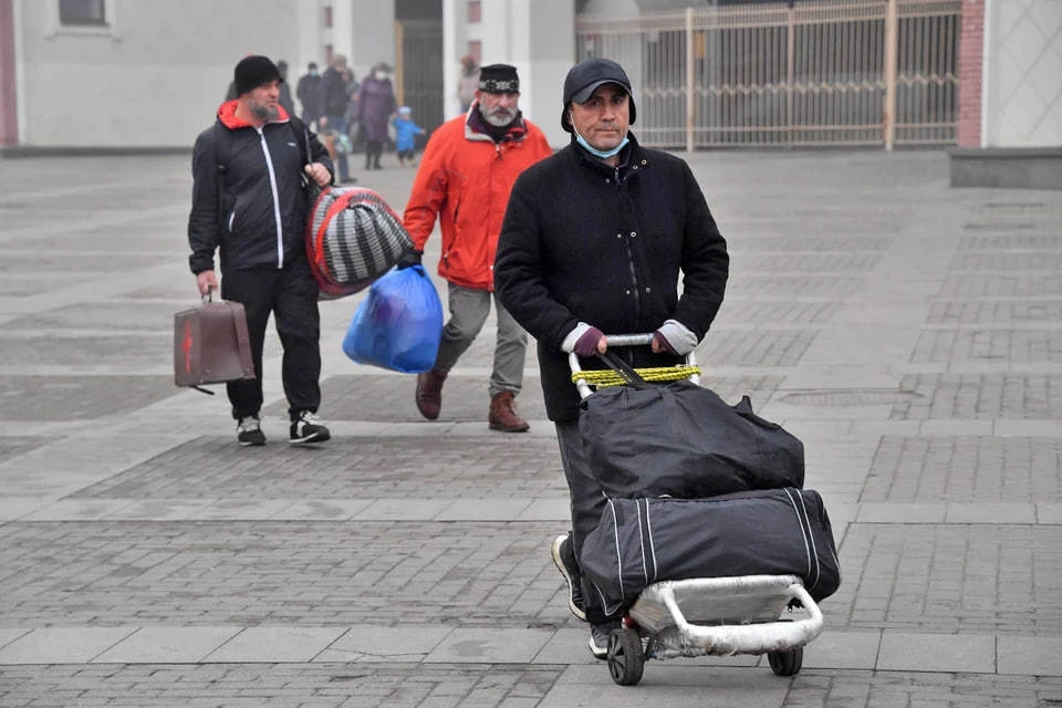 «Известия»: В России на 41% выросло число легальных трудовых мигрантов