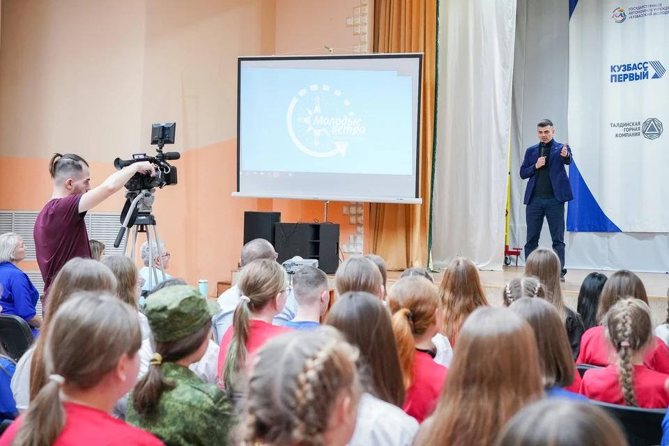 Среди наставников и кураторов участников форума директор РМХ «Кузбасс» Павел Фомин.