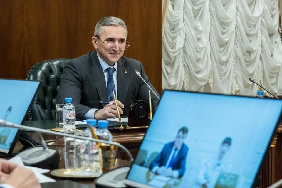 Губернатор Александр Моор дал ряд поручений для решения вопросов местных жителей, которые обратились к нему со своими проблемами и предложениями на личном приеме. Фото: пресс-служба губернатора Тюменской области