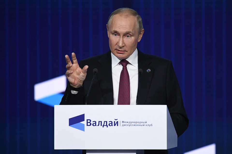 Путин подчеркнул, что в Интернете немало случаев манипуляции информацией