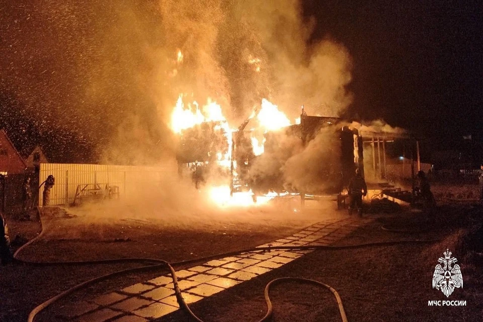 38-летняя женщина пострадала на пожаре в дачном доме под Новосибирском. Фото: ГУ МЧС НСО.
