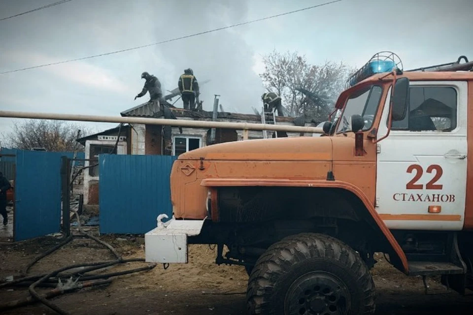 В доме никто не жил, его в это время ремонтировали. ФОТО: ГУ МЧС России по ЛНР