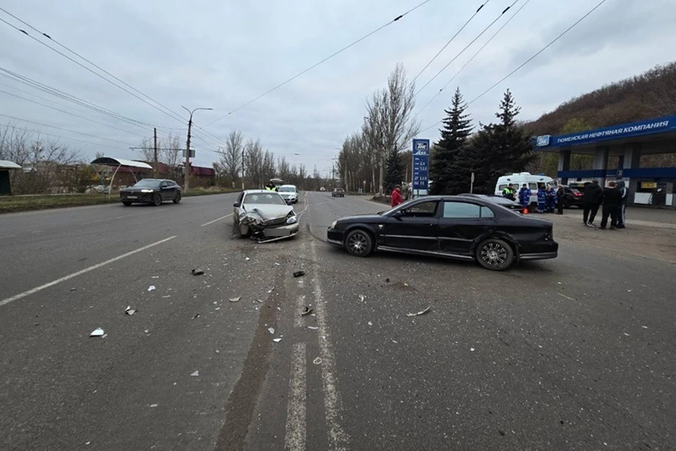 В Горловке произошло автопроисшествие, в котором пострадали два человека. Фото: МВД по ДНР