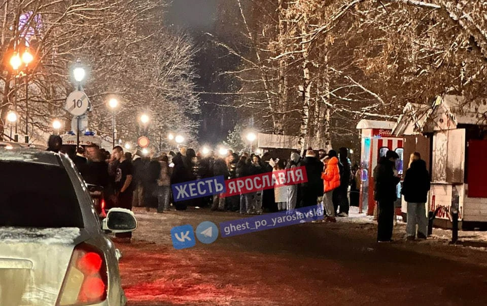 Возле ночного клуба "Мед" в Ярославле произошла давка. Фото: "Жесть.Ярославль"