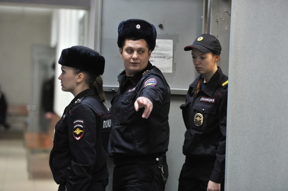 Мигрант пытался сбежать от полиции и сорвался с четвертого этажа в Хабаровске