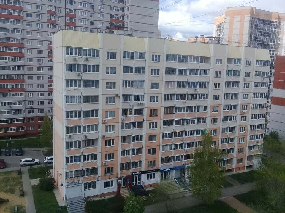 Сотрудники полиции Белгорода обнаружили в соцсетях пост о мальчике, который бросает горящую бумагу с балкона 9 этажа.