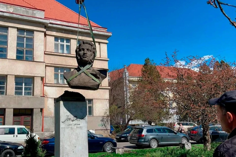 Потомок Пушкина: Не могу смириться со сносом памятников предку. Фото: Соцсети