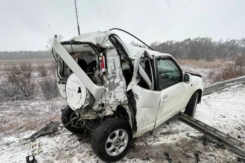 Автомобиль получил сильные повреждения задней части кузова. Фото: УМВД России по Приморскому краю