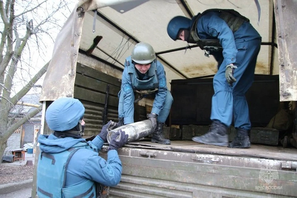 В ДНР саперы МЧС за сутки уничтожили 50 единиц взрывоопасных предметов. Фото (архив): МЧС России по ДНР