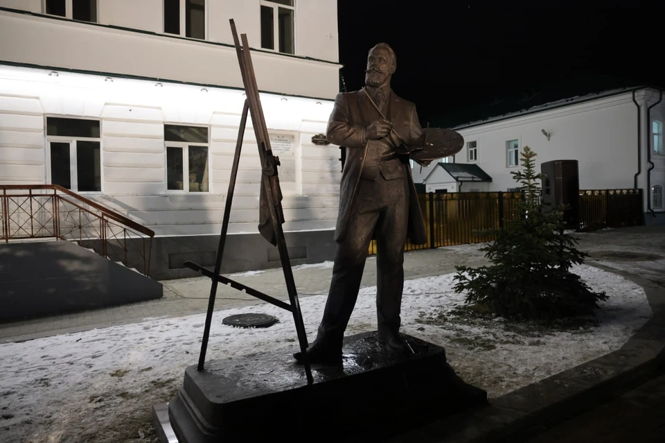 В Арзамасе открыли памятник художнику Василию Перову. Фото: Александр ВОЛОЖАНИН/photo.pravda-nn.ru