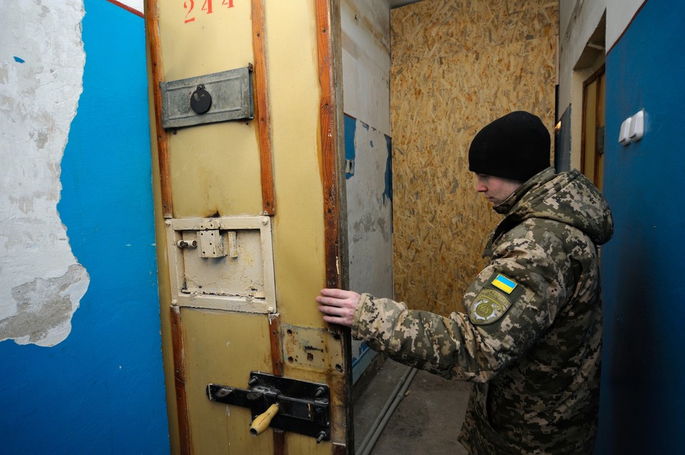 На Украине будет меньше школ и больниц, но больше тюрем: в Киеве расставили приоритеты