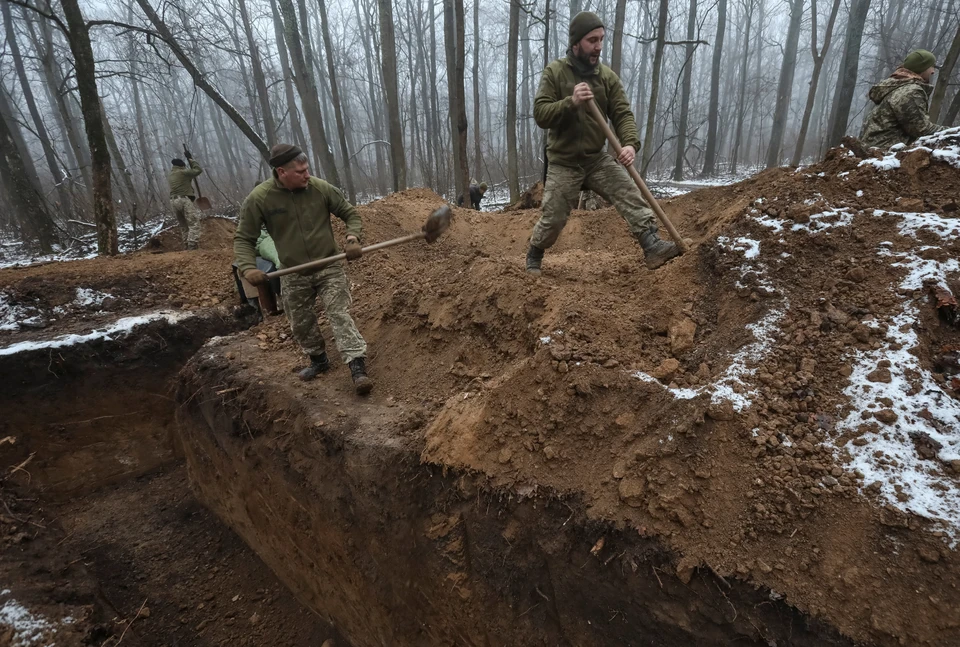 Возведение защитных укреплений ВСУ в Харьковской области.