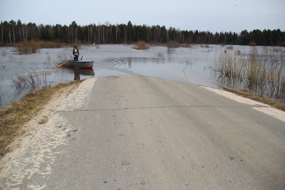 Водителей просят пользоваться объездным путем.