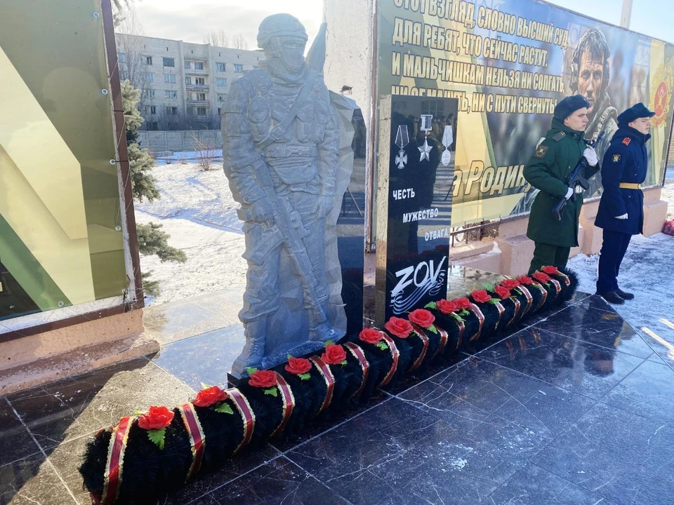 В Камышине есть памятный знак военнослужащим, принимавшим участие в специальной военной операции. Фото: администрация Камышина.