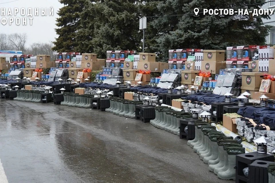 Бойцам передали утепленную одежду и обувь. Фото: группа в VK организации Народный фронт