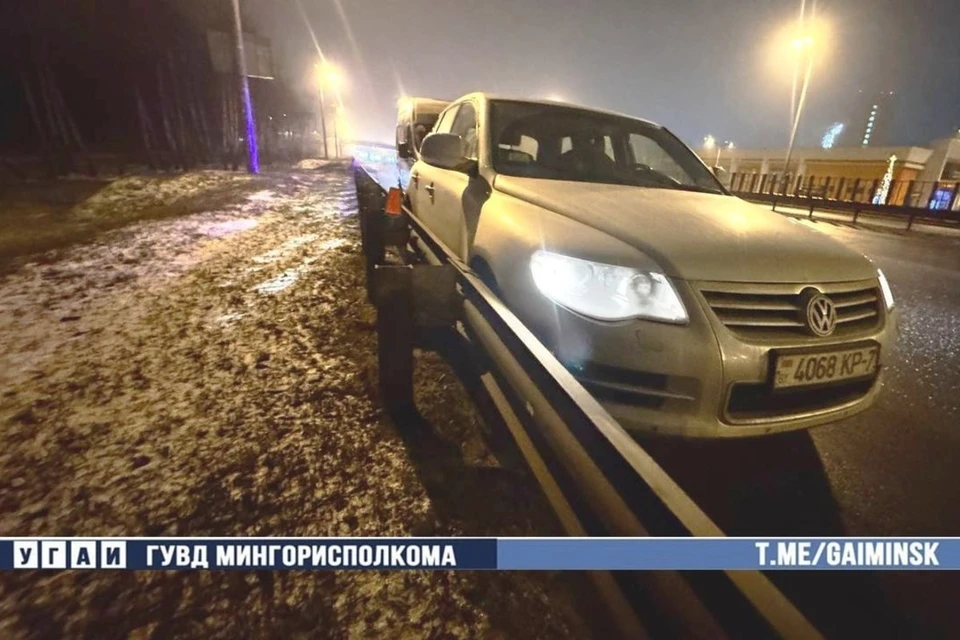 В Минске водитель Volkswagen умер за рулем во время движения на МКАД. Фото: телеграм-канал УГАИ ГУВД Мингорисполкома