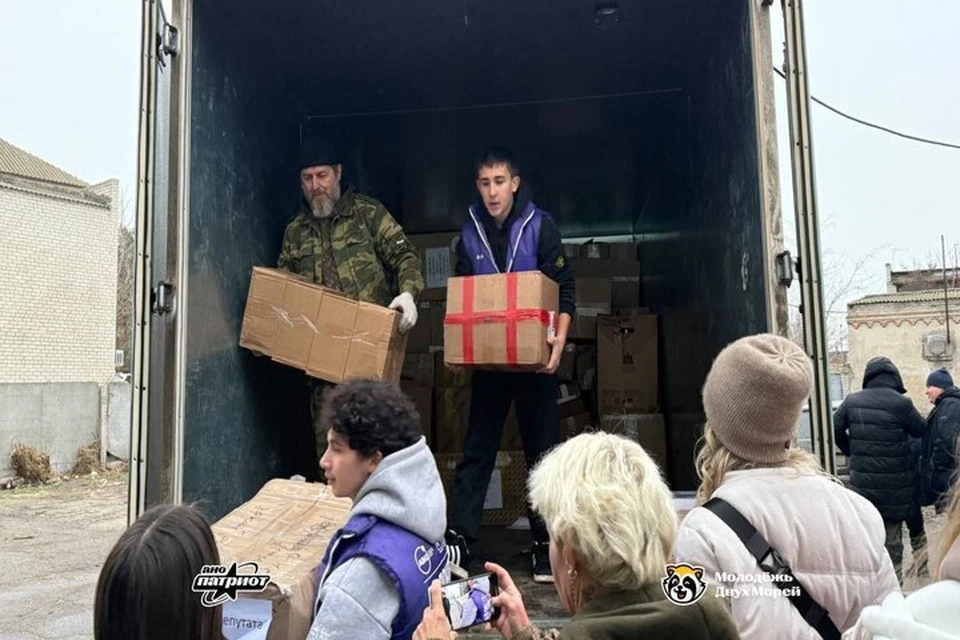 Подарки детям и солдатам на Новый год прибыли в Геническ. Фото: министерство молодежной политики Херсонской области