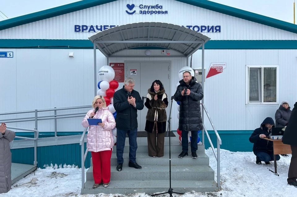 Село Каменноозерное расположено в 34 километрах от областного центра, а поселок Чебеньки – в 60 километрах