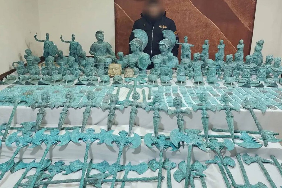 Египетские воры-дайверы подняли со дна более 400 древних артефактов у берегов Александрии