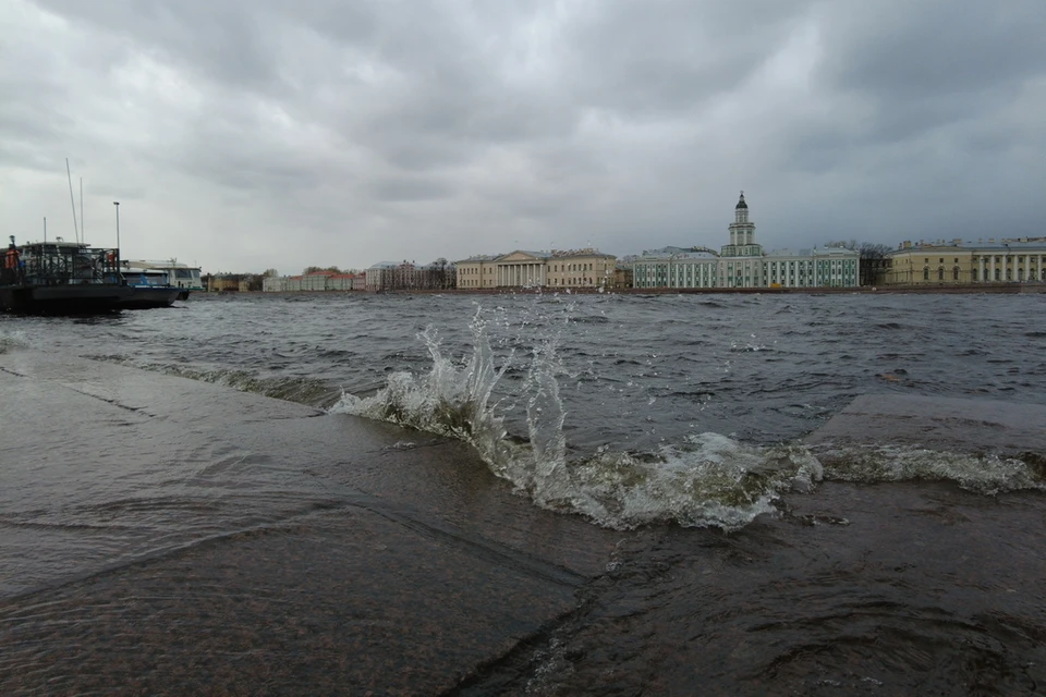 Все затворы Комплекса защитных сооружений в Петербурге закрыли утром 30 декабря.