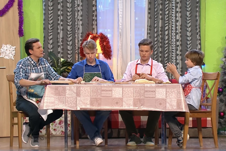 Звезда «Уральских пельменей» Мясников вывел на сцену своих подросших детей