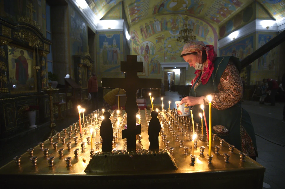 Главную службу в кафедральном Успенском соборе возглавит митрополит Ярославский и Ростовский Вадим. Богослужение начнется 6 января в 23:30.