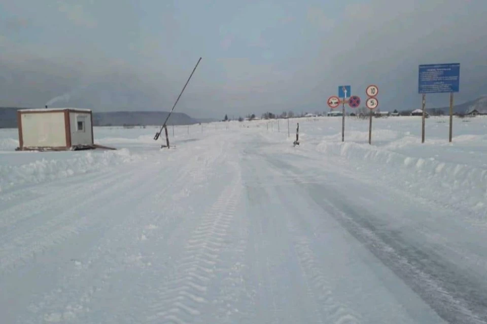 Движение по ледовой переправе в Киренском районе открыли с 10 января. Фото: Дирекция автодорог Иркутской области.