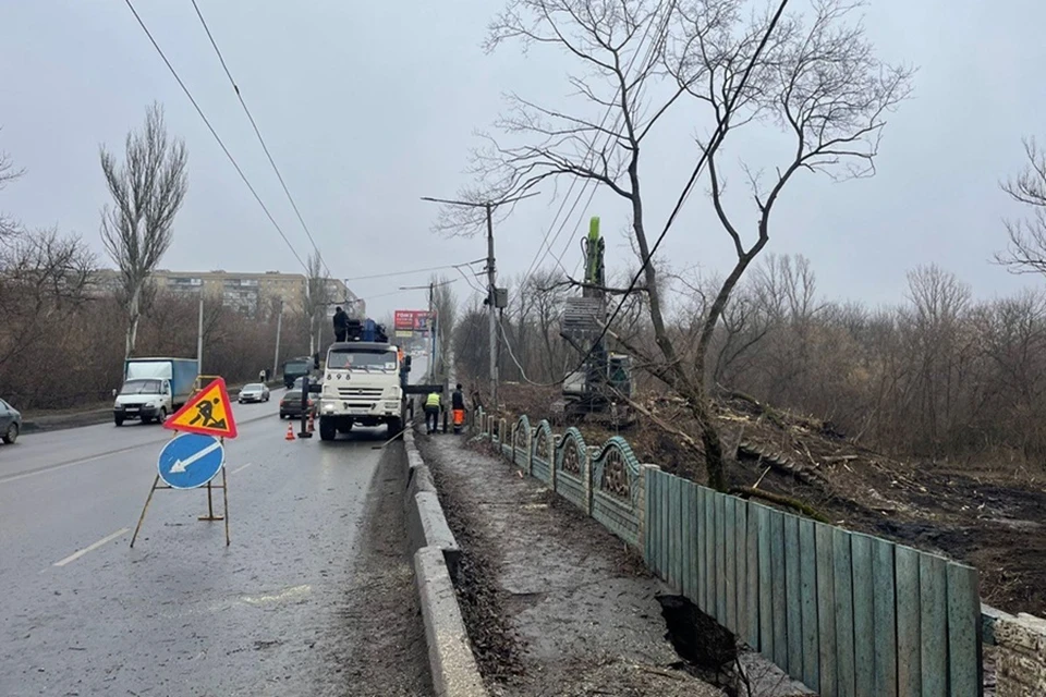 В Макеевке Автодор приступил к ремонту моста через реку Грузская. Фото: Автодор