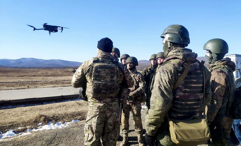 «Птица» в небе – глаза солдата. Фото: Дмитрий УБОГОВ