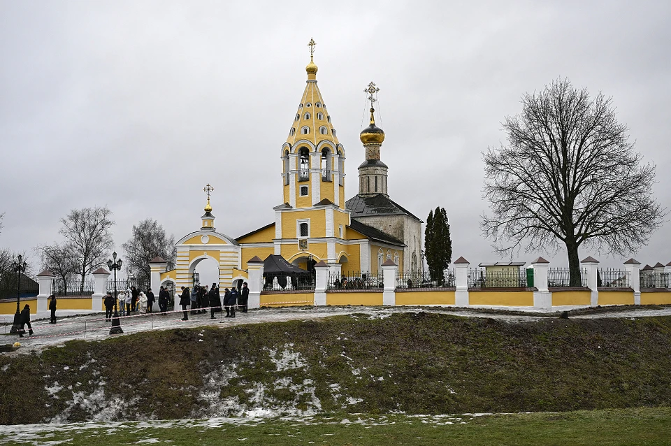 Отпевание священника прошло в церкви в честь Рождества Богородицы, где отец Алексей очень много лет был настоятелем.