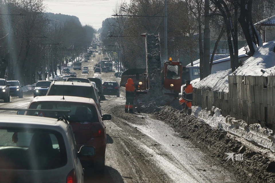 Свердловских водителей призвали быть аккуратнее на дорогах