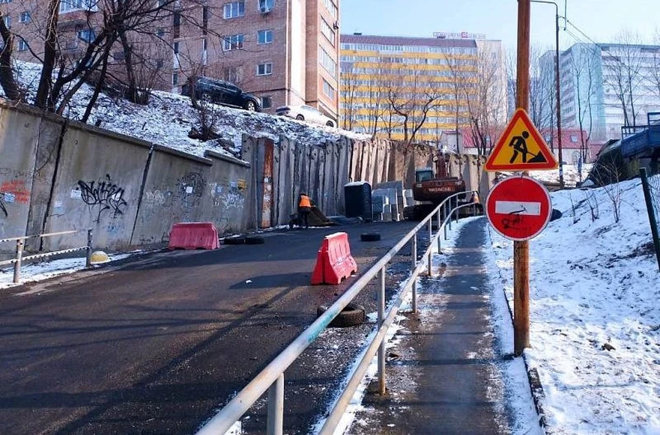 Организован объезд - по улицам Котельникова, Жигура, Паровозной и Аллилуева. Фото: Администрация Владивостока