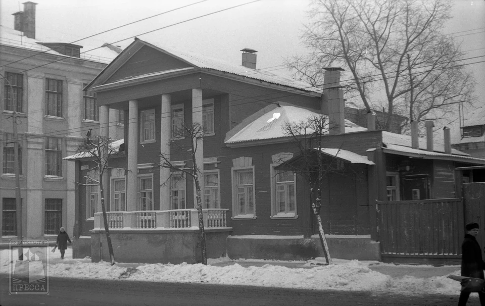 Дом Херасковых (Серовых). Фотография опубликована издательством "Пресса" (vk.com/idpressa). Сайт pastvu.com указывает дату съемки - 2 декабря 1973 года, и автора: Д. А. Коновалов / В. А. Коновалов