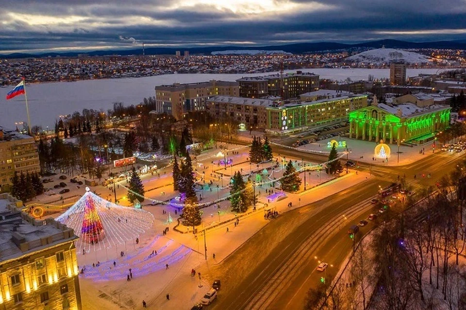 Сначала будет убрано осветительное оборудование. Фото: Владислав Пинаев